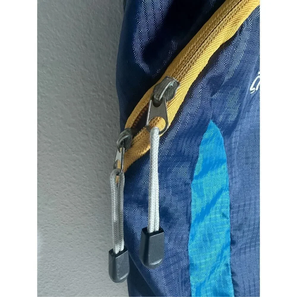 Crane Sports Hydration Blue Hiking Backpack - 2L W Padded Mesh & Adjust Belt